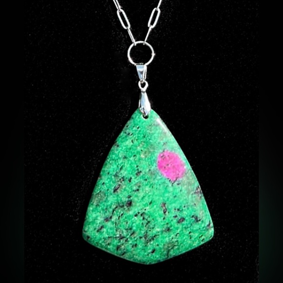 Gorgeous Green Pendant - Picture 1 of 4
